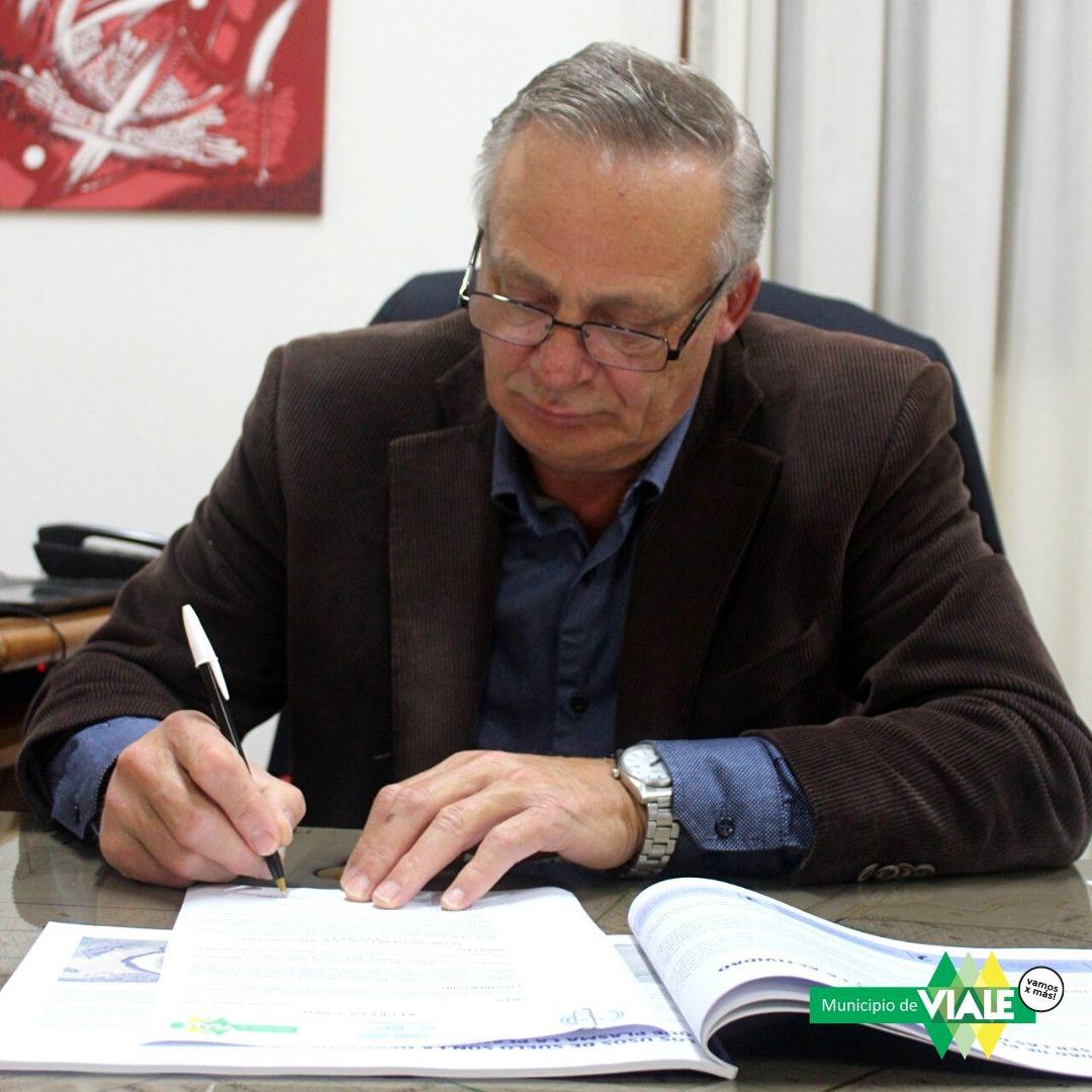 carlos weiss firma bono